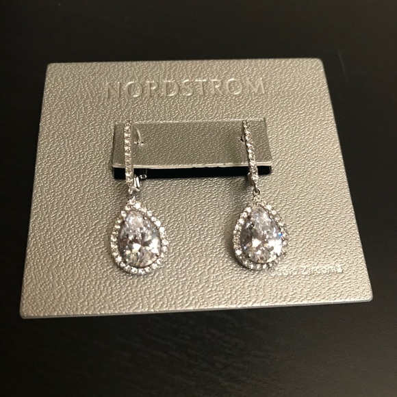 NWT Nordstrom crystal drop earrings - Picture 2 of 8